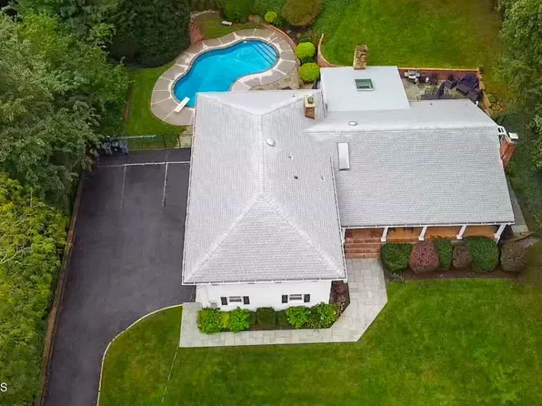 19 Circle Drive, Rumson, NJ 07760
