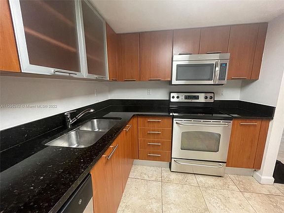 4th image of 3300 NE 192nd St APT 1004