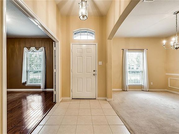 3rd image of 7929 Southmark Dr