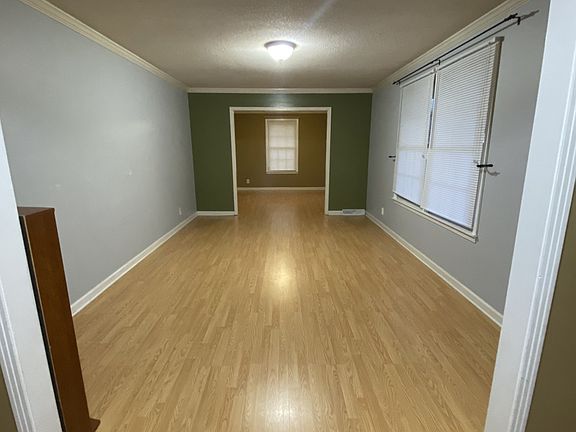 3rd image of 207 Chip N Dale Dr
