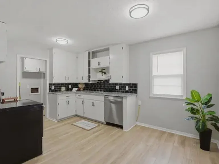 1233 Money St — Photo 8