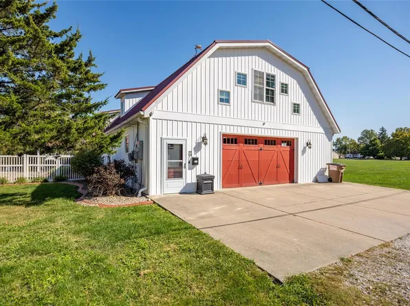 444 Hoxsey St, Staunton, IL 62088