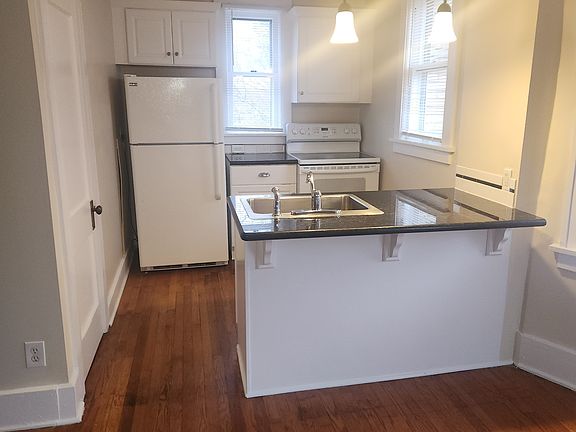 3rd image of 817 5th St NW