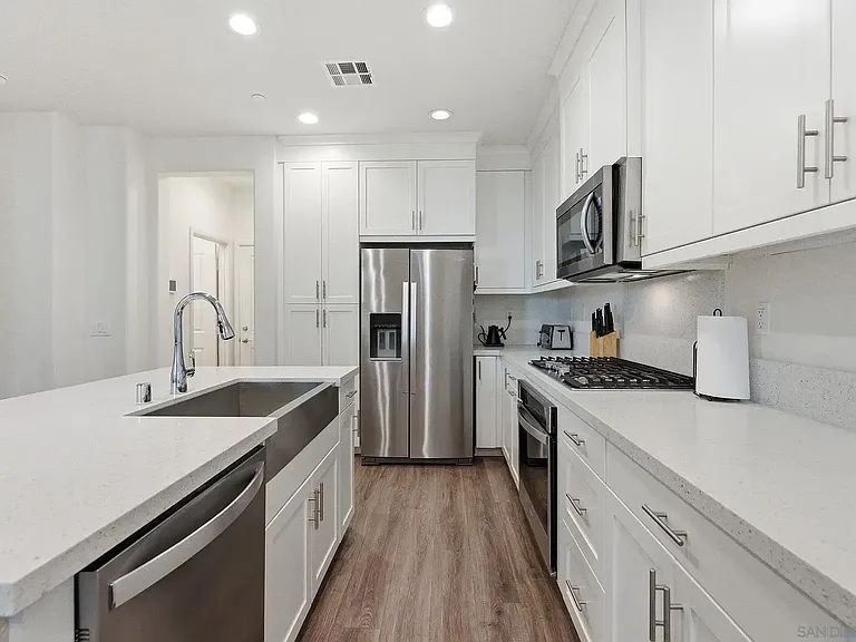 2464 Solara Ln — Photo 10