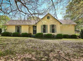 20 McConnell Manor Rd, Trenton, TN 38382