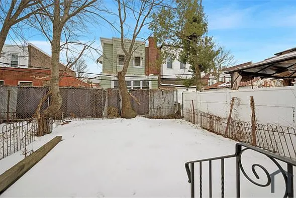 1658 Conklin St — Photo 15