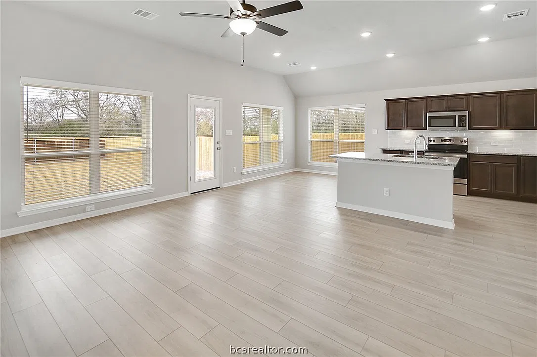 4 bed, 1596 sqft, $2,400 — Photo 4