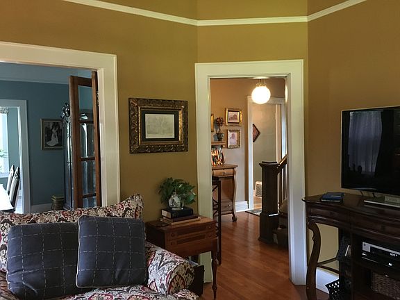 4th image of 400 N Race St