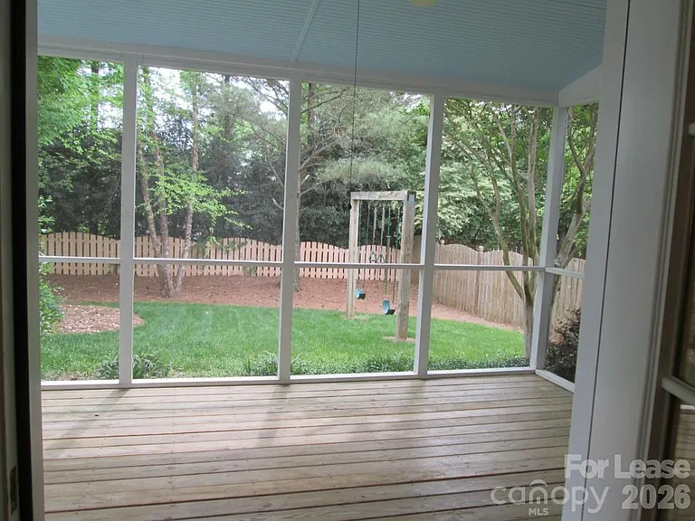 9513 Wilson Hall Dr — Photo 25