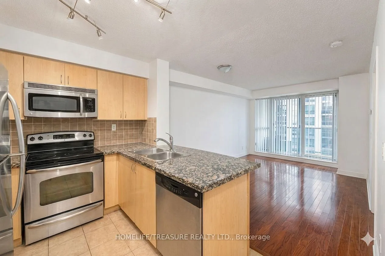 5 Michael Power Pl — Photo 3