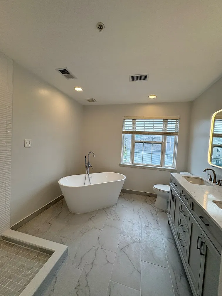 3 bed, 2.5 bath, 2140 sqft, $3,200 — Photo 1
