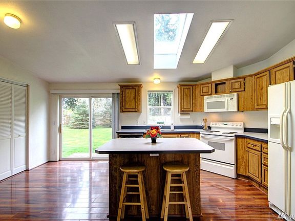 4th image of 8324 320th Pl NW