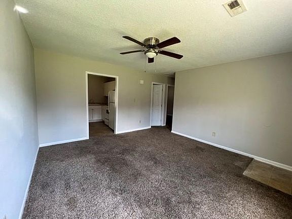 5th image of 2608 Crescent Ln