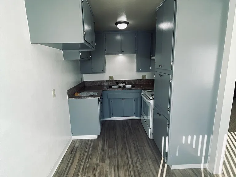 2341 Walnut Ave #4 — Photo 3