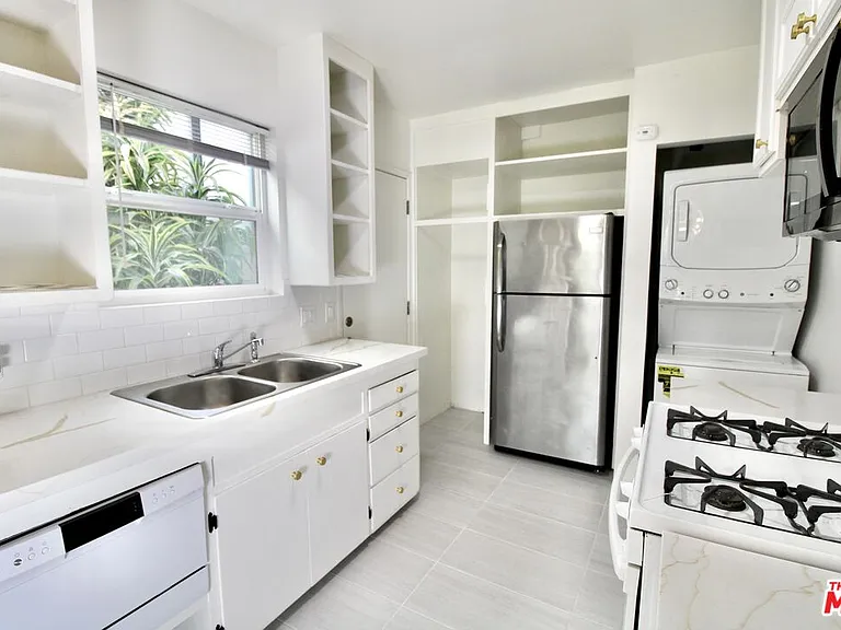 4336 Laurel Canyon Blvd — Photo 14