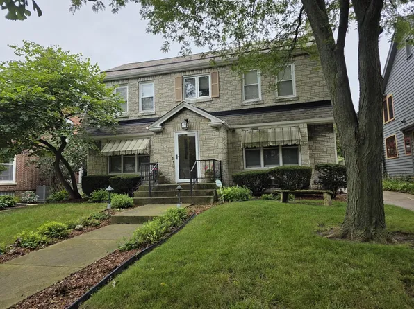 3424 N Summit AVENUE, Milwaukee, WI 53211