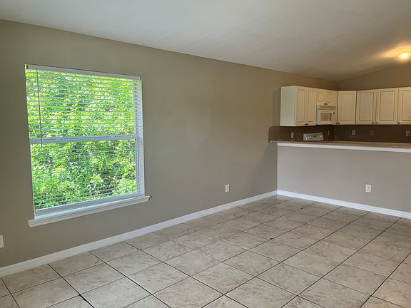 2nd image of 438 Loretta Ave S