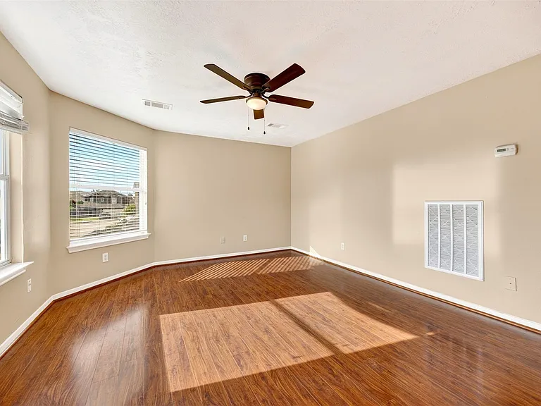 15014 Middle Oaks Blvd — Photo 29