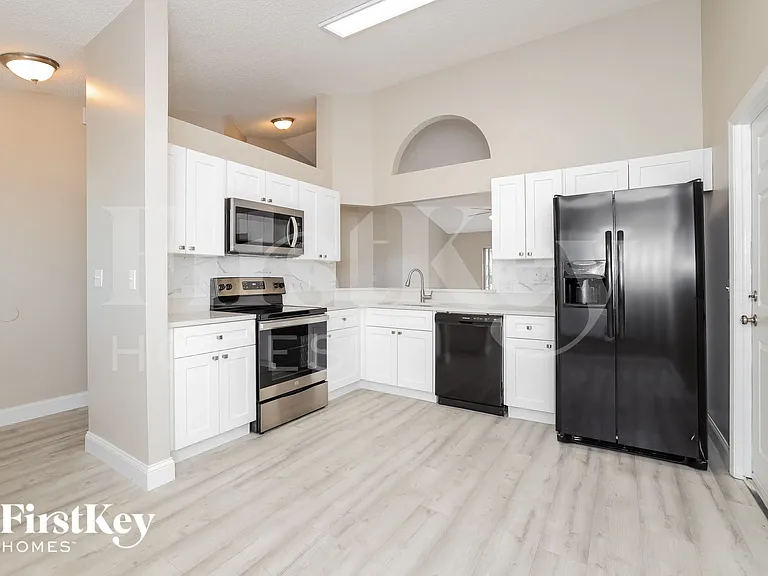 429 Hanging Moss Rd — Photo 6