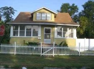 821 Arch St, Alton, IL 62002