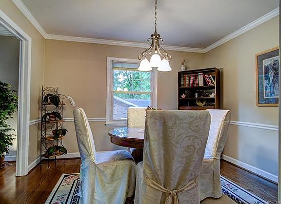 3rd image of 6565 Folger Dr