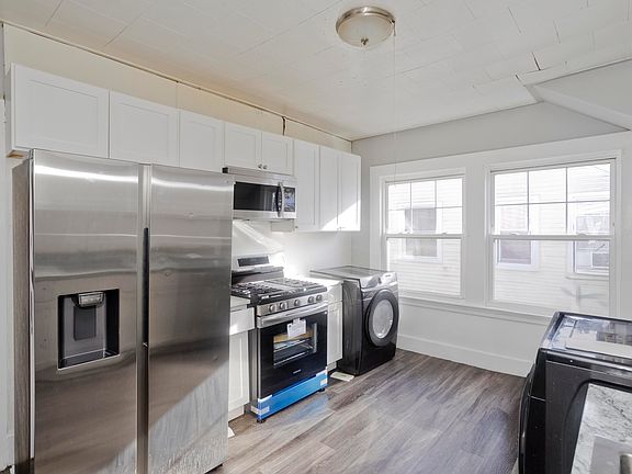 3rd image of 187 S Whitney St Floor 3
