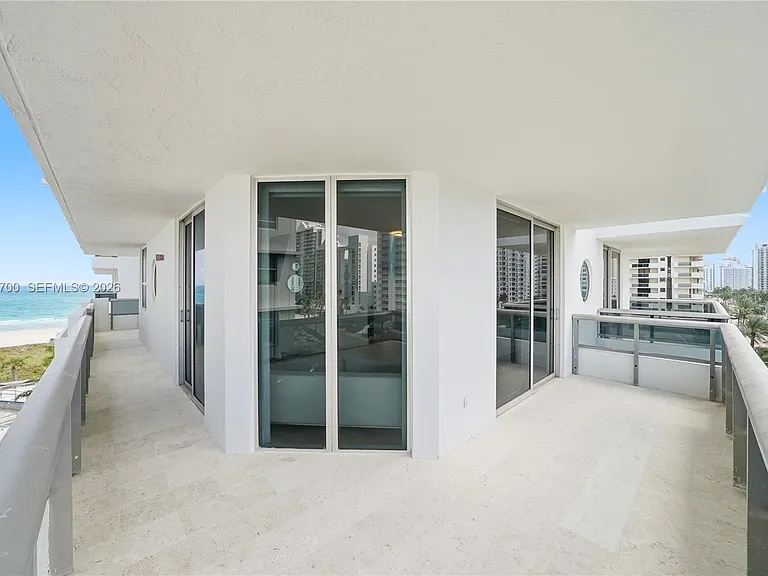 5801 Collins Ave #700 — Photo 34