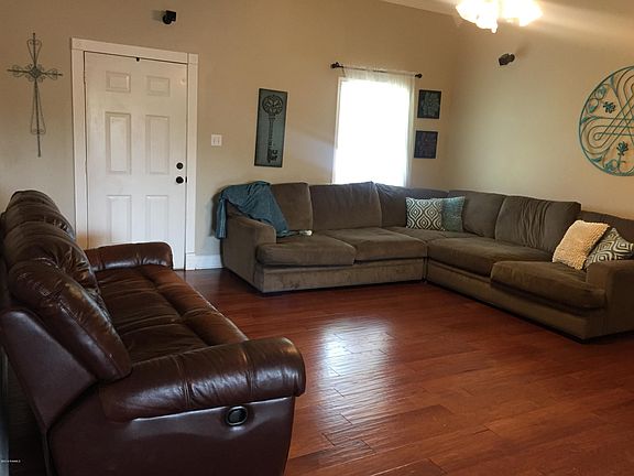 4th image of 208 Nicole Dr