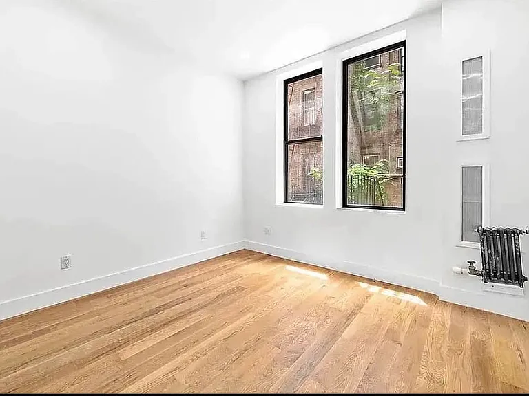 217 E 4th St #2A — Photo 5