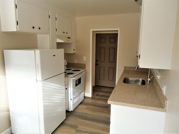 4th image of 87 Glen Eyrie Ave APT 37