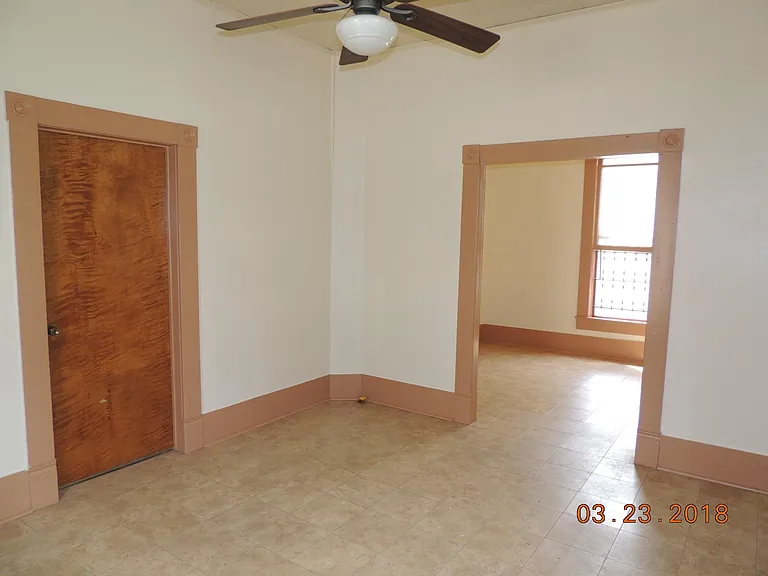 1118 Essex St — Photo 3