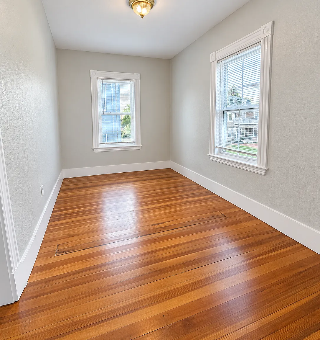 4 bed, 1100 sqft, $2,995 — Photo 4