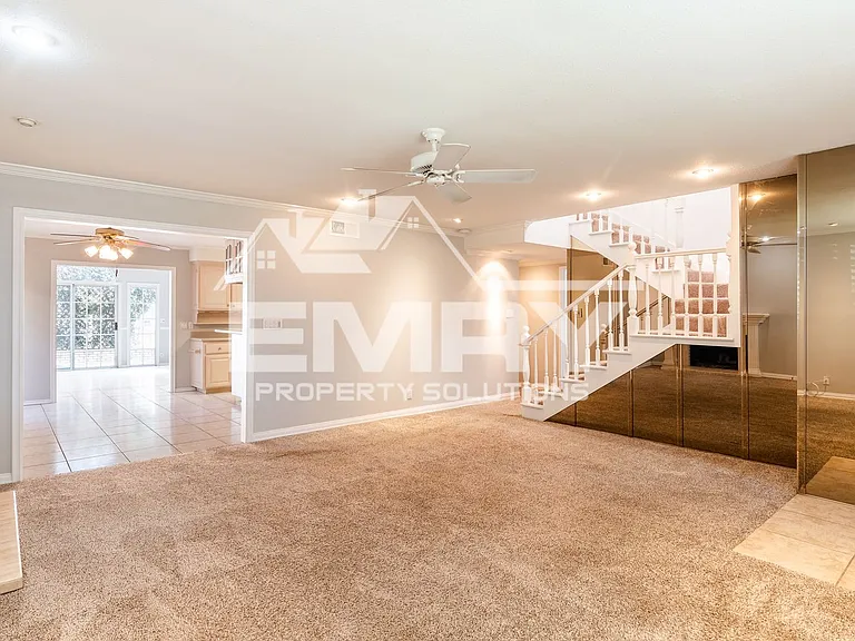 11902 Pine St — Photo 11