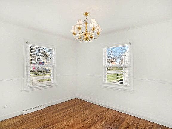 3rd image of 995 S Swain Ave