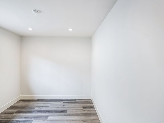 5th image of 11725 Darlington Ave #8