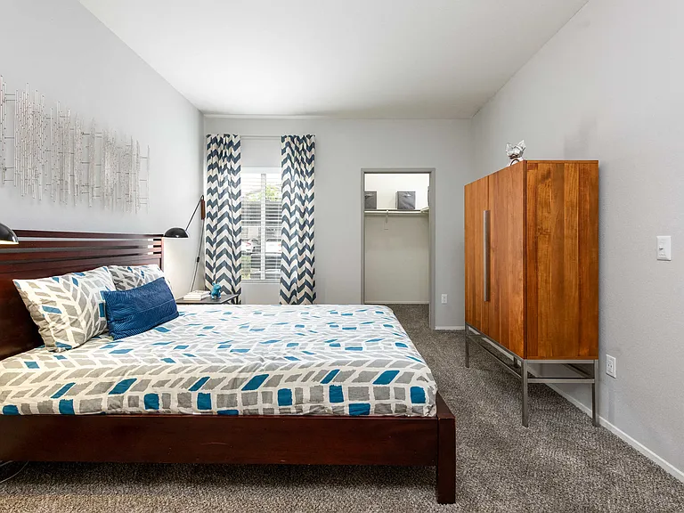 Ventana Canyon Apartments — Photo 20