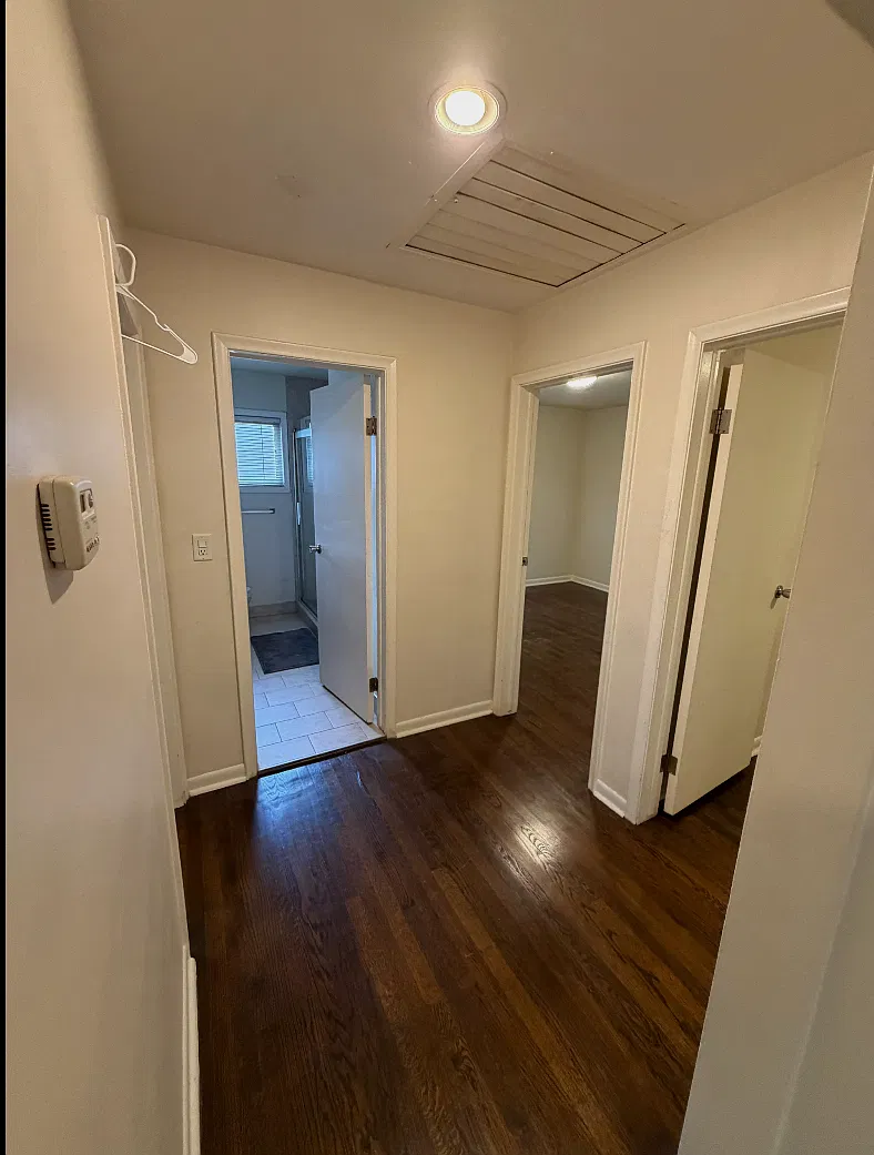 3 bed, 2150 sqft, $2,200 — Photo 2