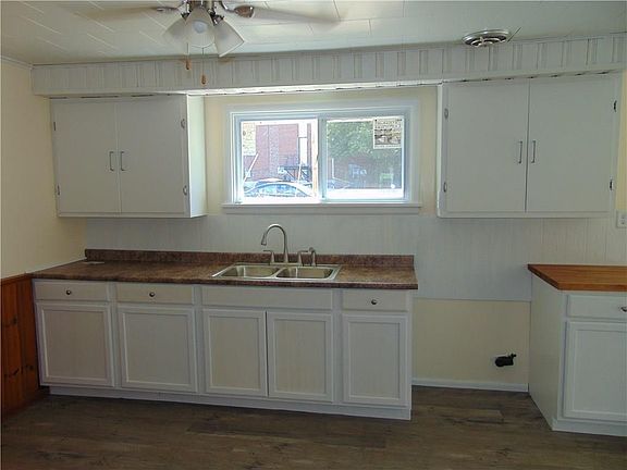 3rd image of 4 Parkway St