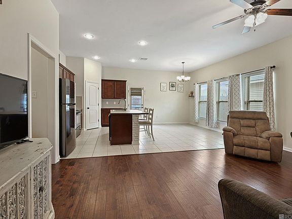 4th image of 42510 Pebblestone Ave
