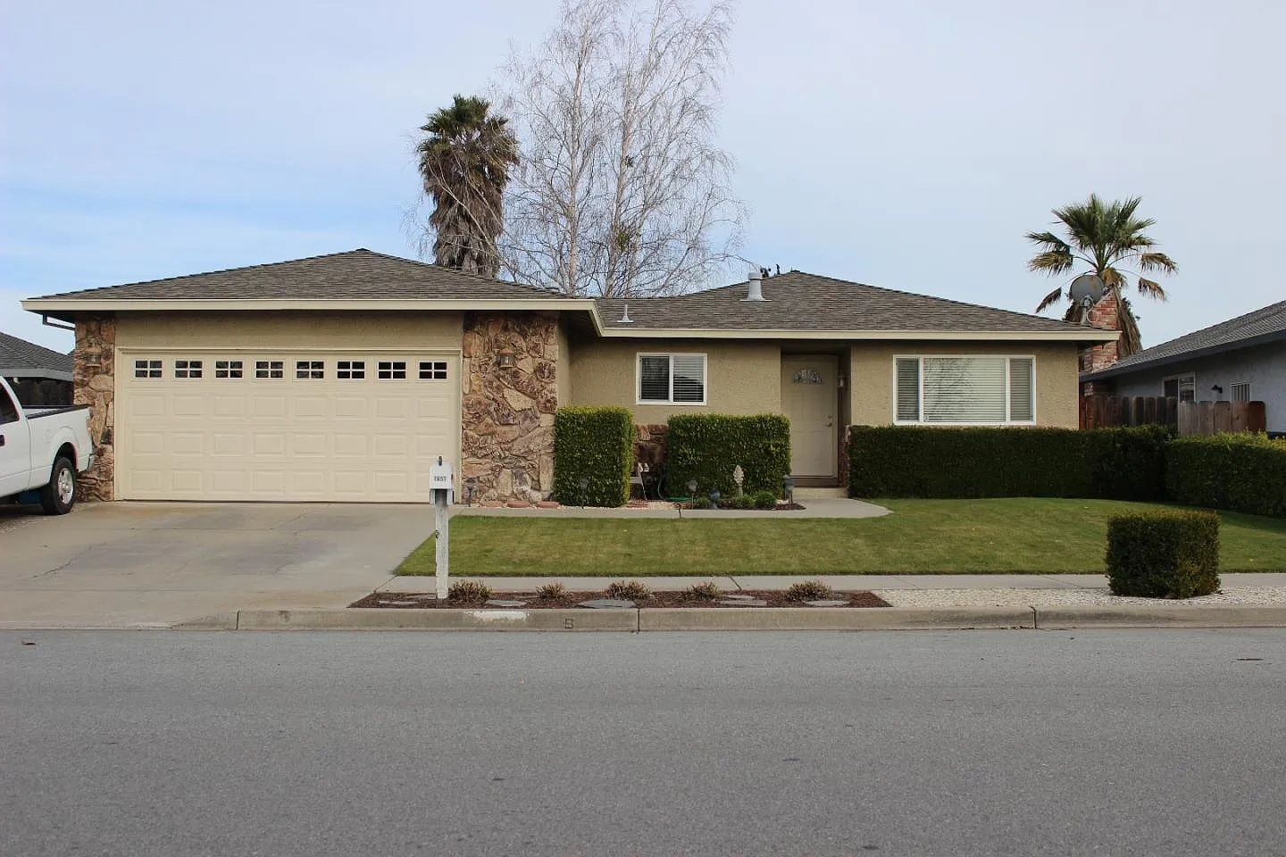 1651 Highland Dr photo 1