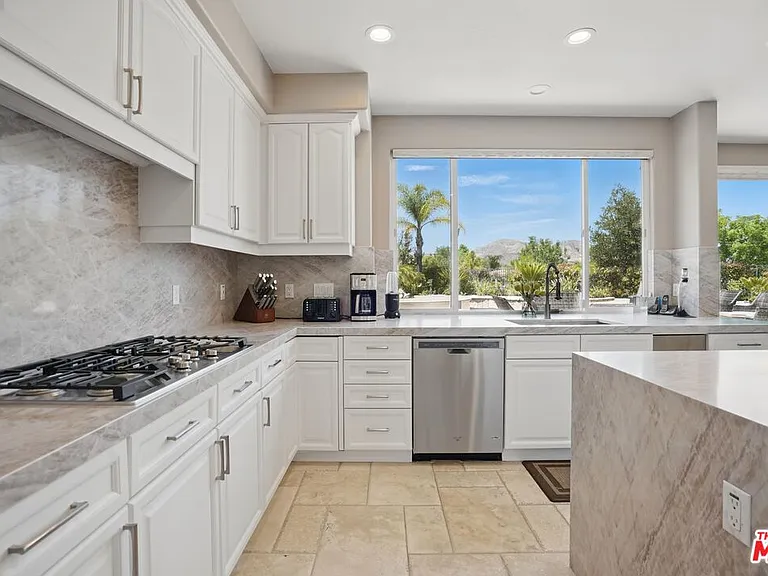 4040 Leighton Point Rd — Photo 4