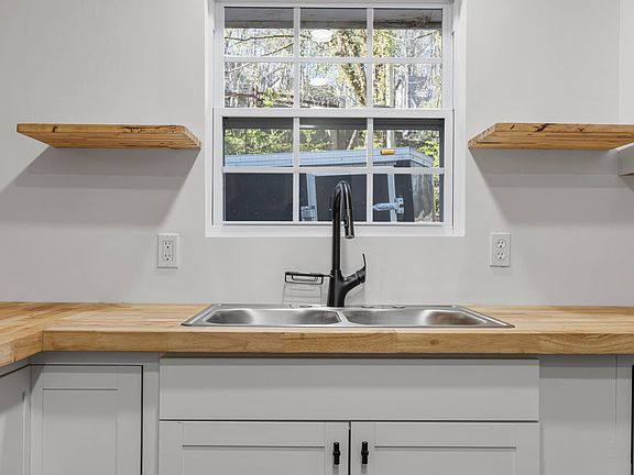 4th image of 712 Summitt Ave #15