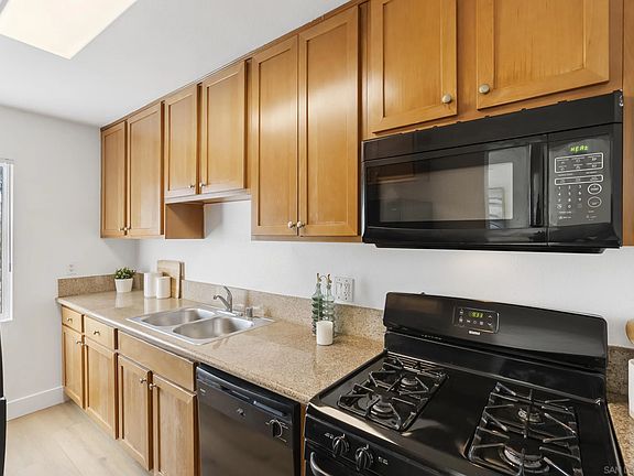 5th image of 4654 33rd St Unit 5