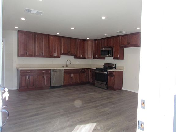 3rd image of 8531 Yolanda Ave