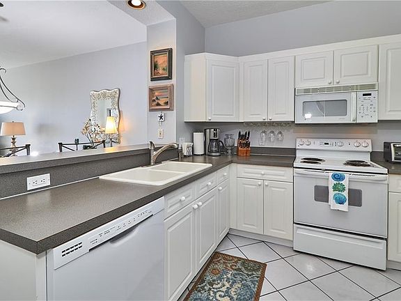 4th image of 16700 Gulf Blvd APT 624