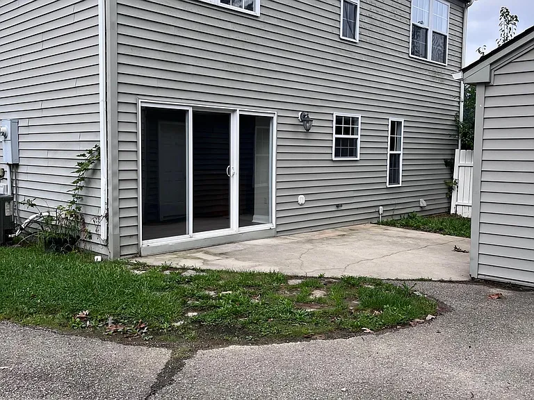 210 Barkwood St — Photo 2