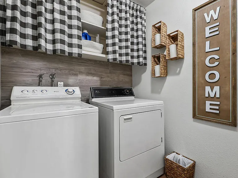 47 Juan Carlos Dr — Photo 24