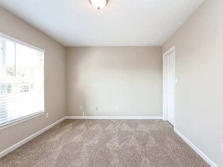 1255 Spring Ridge Cir — Photo 12