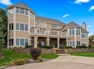 1800 E Juniper Way, Hartland, WI 53029