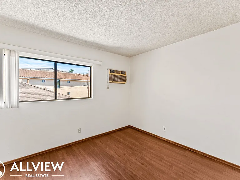 202 East 16th Street — Photo 12